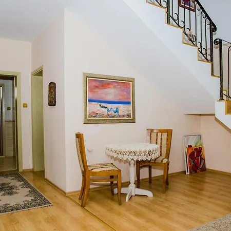 House Dali Πανσιόν